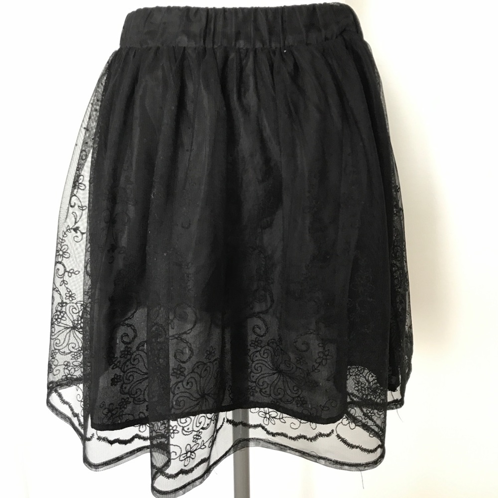 Chiffon lace overlay black mini skirt